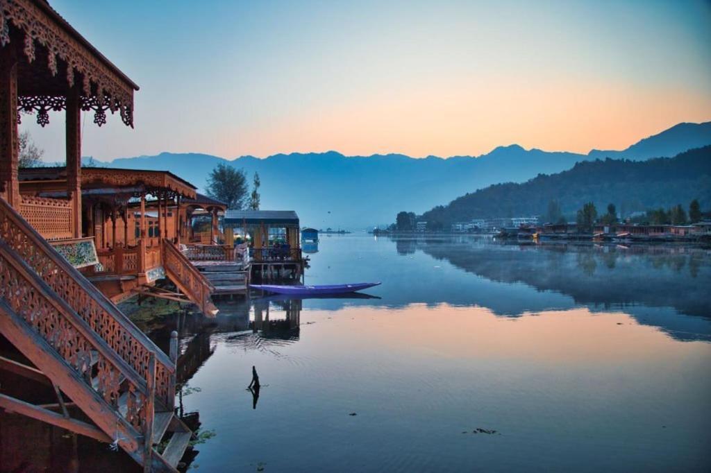 Heritage Amina Group Of Houseboats Hotel ศรีนาการ์ ภายนอก รูปภาพ