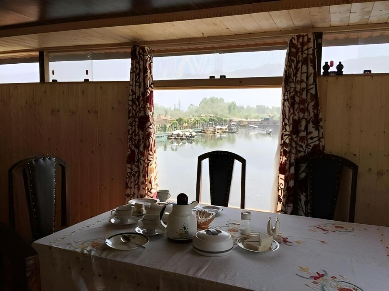 Heritage Amina Group Of Houseboats Hotel ศรีนาการ์ ภายนอก รูปภาพ