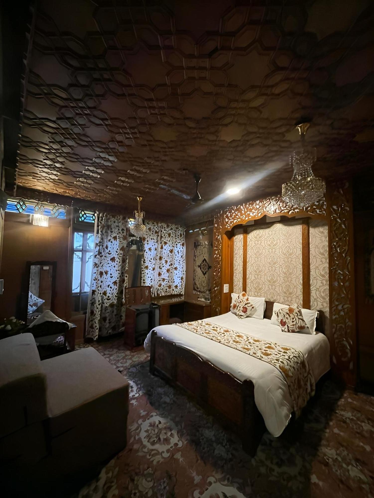 Heritage Amina Group Of Houseboats Hotel ศรีนาการ์ ภายนอก รูปภาพ