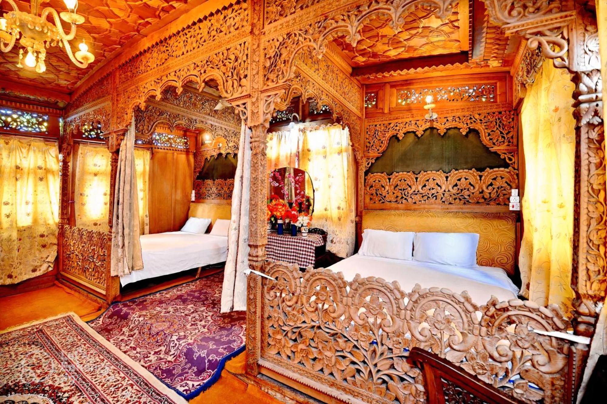 Heritage Amina Group Of Houseboats Hotel ศรีนาการ์ ภายนอก รูปภาพ