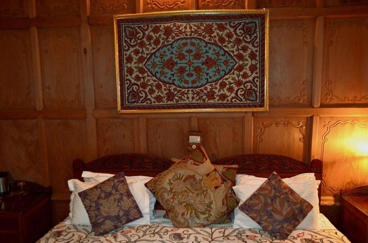 Heritage Amina Group Of Houseboats Hotel ศรีนาการ์ ภายนอก รูปภาพ