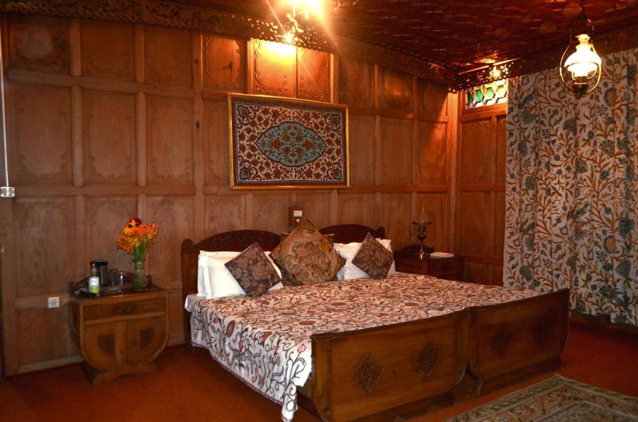 Heritage Amina Group Of Houseboats Hotel ศรีนาการ์ ภายนอก รูปภาพ