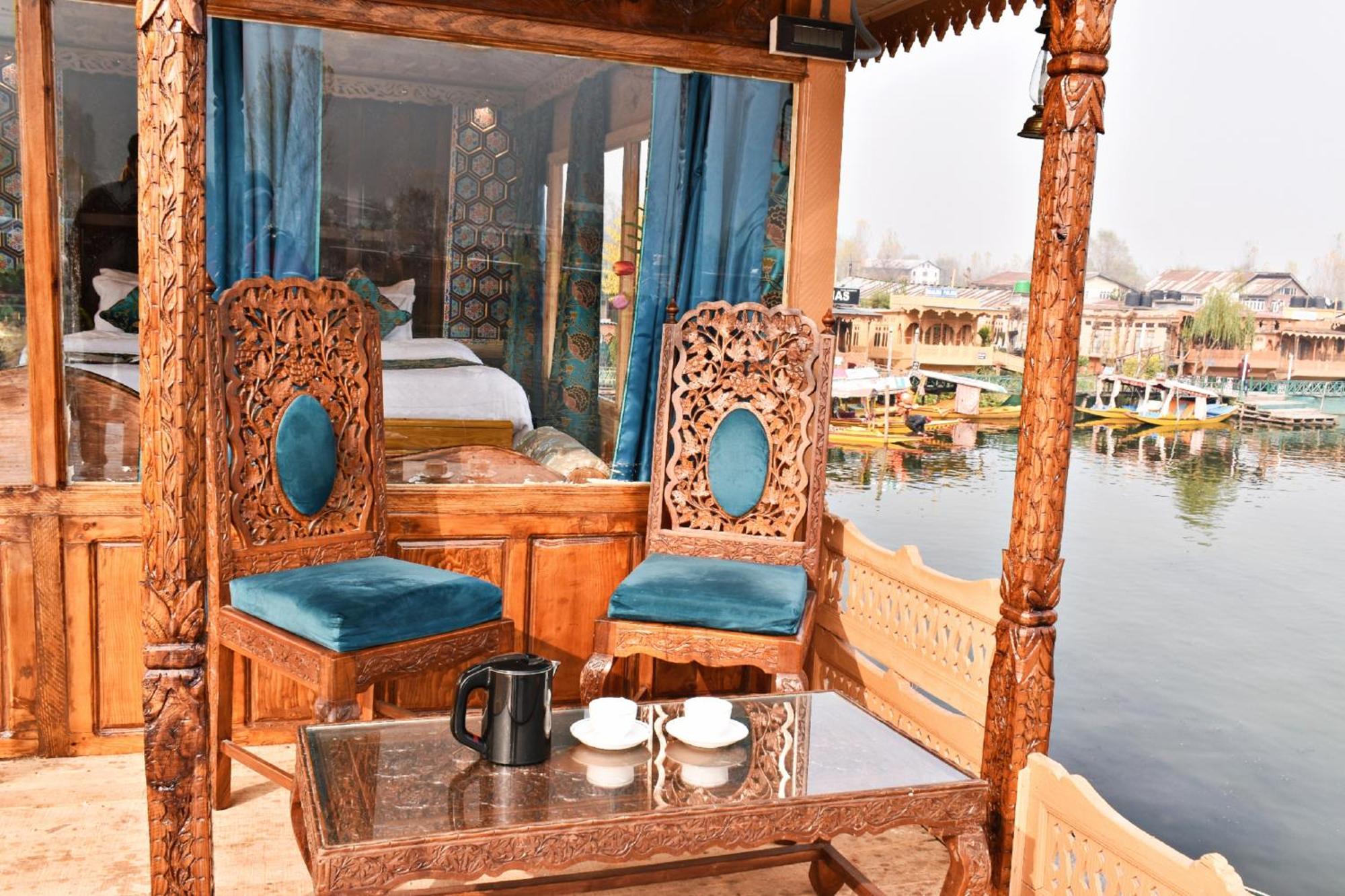 Heritage Amina Group Of Houseboats Hotel ศรีนาการ์ ภายนอก รูปภาพ