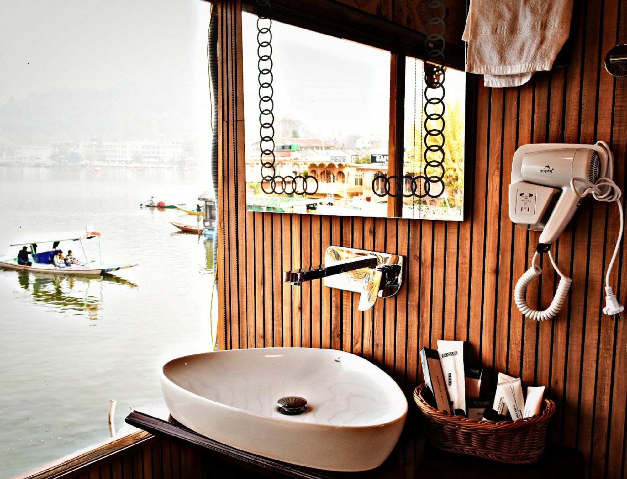 Heritage Amina Group Of Houseboats Hotel ศรีนาการ์ ภายนอก รูปภาพ